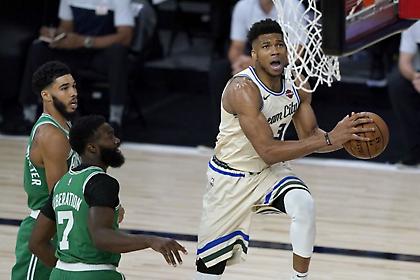 «Όργια» Γιάννη και νίκη για Μπακς επί των Σέλτικς