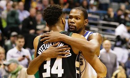 Μπάρκλεϊ για Γιάννη και Μπακς: «Θα είναι σπουδαίο για το ΝΒΑ να πάρουν τον τίτλο»