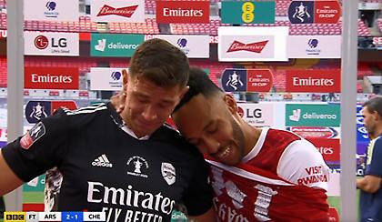 Έβαλε τα κλάματα on air ο Μαρτίνες μετά το Κύπελλο της Άρσεναλ (video)