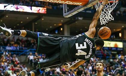 Αντετοκούνμπο: «Με δυο βήματα από το κέντρο μπορώ να καρφώσω»