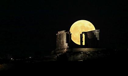 Μάγεψε η Αυγουστιάτικη πανσέληνος (pics)