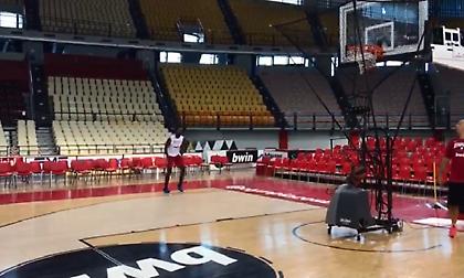 Η πρώτη προπόνηση του Ζαν-Σαρλ στο ΣΕΦ (video)