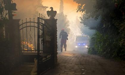 Γαλλία: Εκκενώνονται κάμπινγκ κοντά στη Μασσαλία λόγω φωτιάς