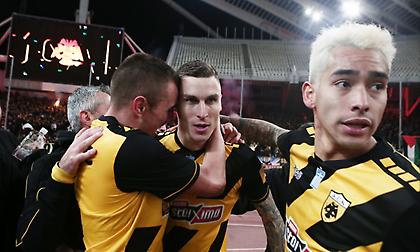 Φουλάρει για πολυθεσίτη επιθετικό η ΑΕΚ