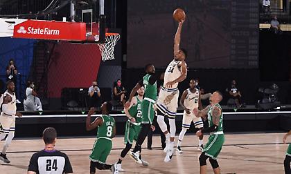 NBA: Με Γιάννη τα καλύτερα καρφώματα της επανέναρξης (video)