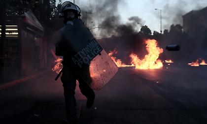 Επεισόδια με έναν μαχαιρωμένο και πέντε συλλήψεις στον Πύργο μετά το Γουλβς-Ολυμπιακός