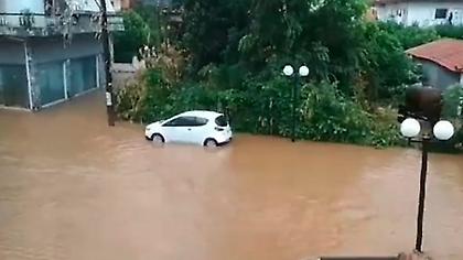 Δύο νεκροί από τις πλημμύρες στην Εύβοια - Απεγκλωβισμοί με Σούπερ Πούμα και λέμβους