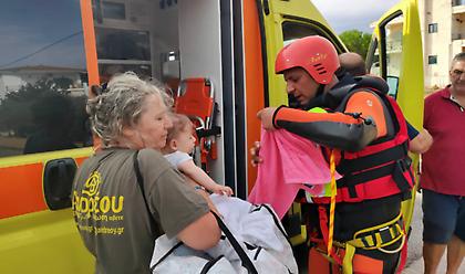 Σε εξέλιξη επιχειρήσεις διάσωσης στην Εύβοια – Σύσκεψη Χαρδαλιά στα Βασιλικά
