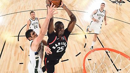 «Καθάρισαν» τους Μπακς απόντος... Γιάννη οι Ράπτορς