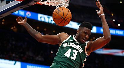 Εντυπωσιακός… Θανάσης για τους Μπακς (video)