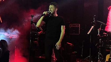 Σάκης Βέρρος: Προκαλεί ντελίριο στα live του με το «Ναι μωρό μου εγώ» (εικόνες+βίντεο)