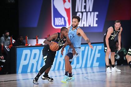 Ήττα χωρίς Γιάννη για Μπακς, εκτός playoffs μετά από 23 χρόνια οι Σπερς