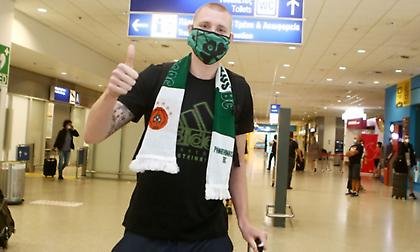 Έφτασε Αθήνα ενθουσιασμένος ο Ουάιτ για Παναθηναϊκό