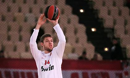 Βεζένκοφ: «Ο φετινός Ολυμπιακός έχει φτιαχτεί για να πρωταγωνιστήσει»