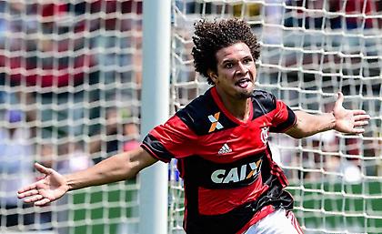 «Ερυθρόλευκα» σενάρια για Μολέντο και Αράο