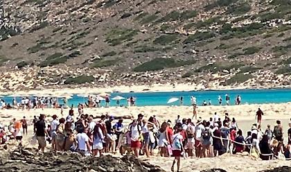 Φαινόμενα συνωστισμού στην παραλία του Μπάλου στην Κρήτη (pics/video)