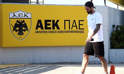 Ανάρτηση με υπονοούμενο από την σύντροφο του Λιβάγια για την παραμονή του στην ΑΕΚ