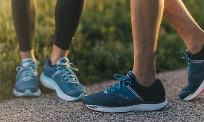 Τι μας προσφέρει η έξτρα τρύπα στα παπούτσια τρεξίματος;