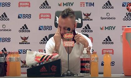 Έβαλε τα κλάματα ο Ραφίνια: «Δύσκολη απόφαση, αλλά ήταν σαν… έπαθλο η πρόταση του Ολυμπιακού»