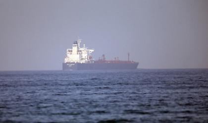 Φωτιά σε φορτηγό πλοίο υπό ελληνική σημαία, με 18μελές πλήρωμα, στην Αραβική Θάλασσα