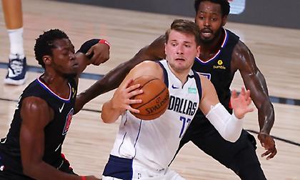 Live: Κλίπερς-Μάβερικς