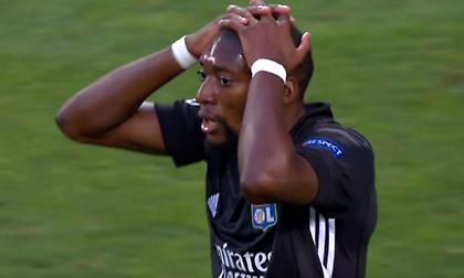 Το σωτήριο τάκλιν του Μπόατενγκ και το δοκάρι της Λιόν (video)