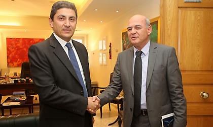 Αυγενάκης στον Γραμμένο: «Με ποιο σκεπτικό έγινε η πρόταση σας για ενοποίηση SL2 και FL;»