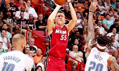 Ντάνκαν Ρόμπινσον: Τρία «τρίποντα» ρεκόρ στους Χιτ σε μία χρονιά (video)