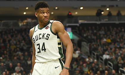 «Έντυσε» τον Φιλαθλητικό ο Αντετοκούνμπο!