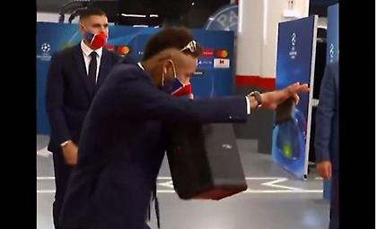 Άφιξη με χορό για τον Νεϊμάρ (video)