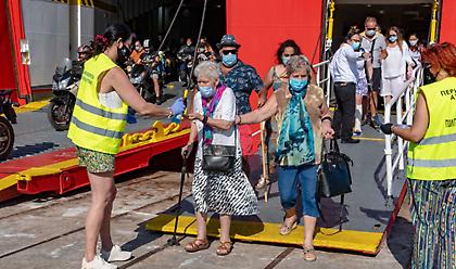 Κορωνοϊός: 800 δειγματοληπτικά τεστ την περασμένη εβδομάδα στα λιμάνια Πειραιά και Ραφήνας