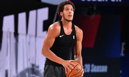 Νοκ άουτ και από το Game 4 με τους Μπακς ο Γκόρντον