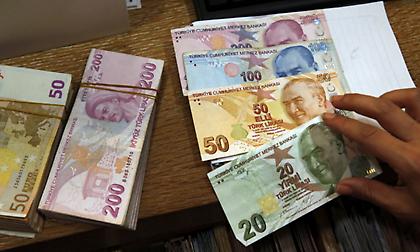 Τουρκία: Υποχωρεί η λίρα - Oι αγορές δεν καταλαβαίνουν από κοιτάσματα στη Μαύρη Θάλασσα