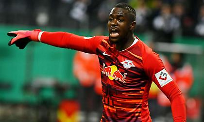 Δανεικός στην Αϊντχόφεν ο Εμβογκό