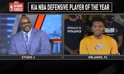 Ο Σακίλ συγχαίρει στα ελληνικά τον Γιάννη για το βραβείο του καλύτερου αμυντικού (video)