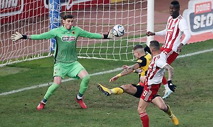 Ο Ολυμπιακός αποφεύγει την Σλάβια Πράγας από τα δύο γκολ που έφαγε ο Μπάρκας!