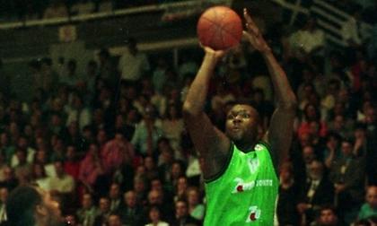 Ευρωλίγκα: Ο «εφιάλτης» του Ολυμπιακού, Κόρνι Τόμπσον, στους 101 καλύτερους παίκτες