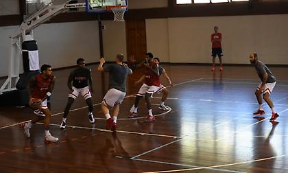 Προπόνηση πριν το φιλικό με τον Ηρακλή για τον Ολυμπιακό (pics)