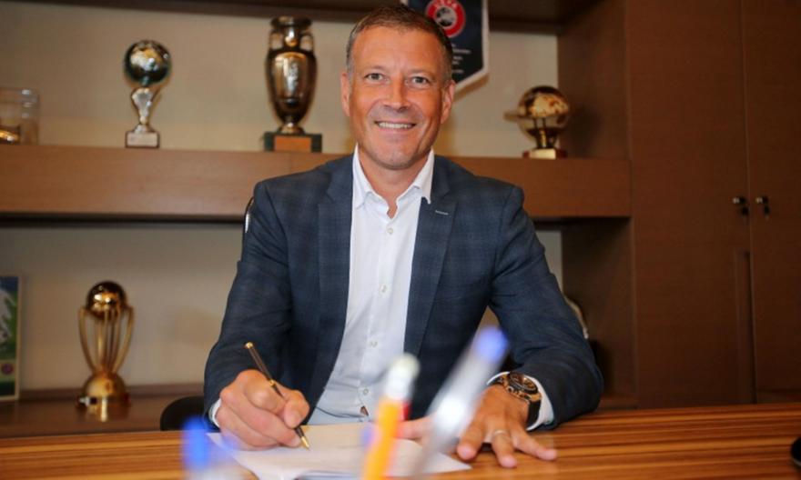 Κλάτενμπεργκ κατά Ολυμπιακού: «Όπως δεν επιλέγω εγώ προπονητή ομάδας, δεν επεμβαίνει ομάδα για ΚΕΔ»