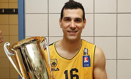 Ζήσης: «Κάνουμε όνειρα για τίτλους, αλλά πατάμε και στην γη»