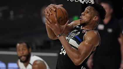 Η εμφάνιση του Γιάννη στο Game 2 (video)