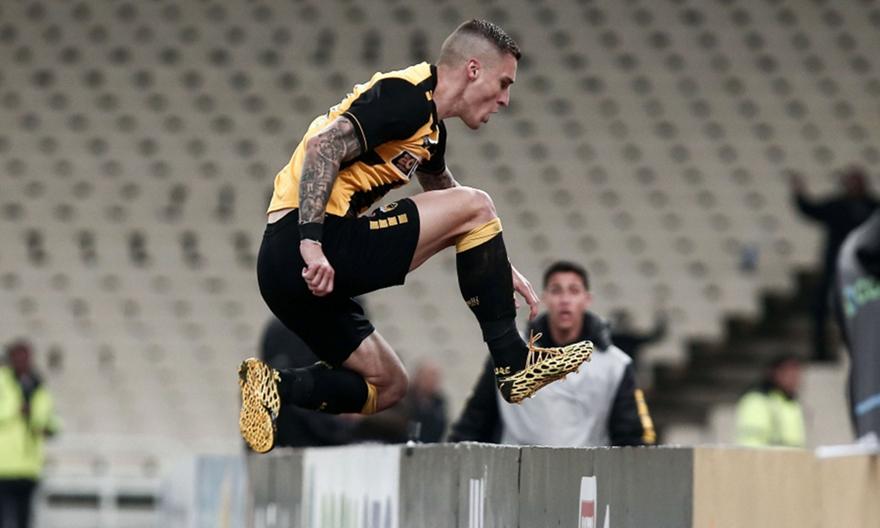 Πιέζει ο Βράνιες, δεν βιάζεται η ΑΕΚ