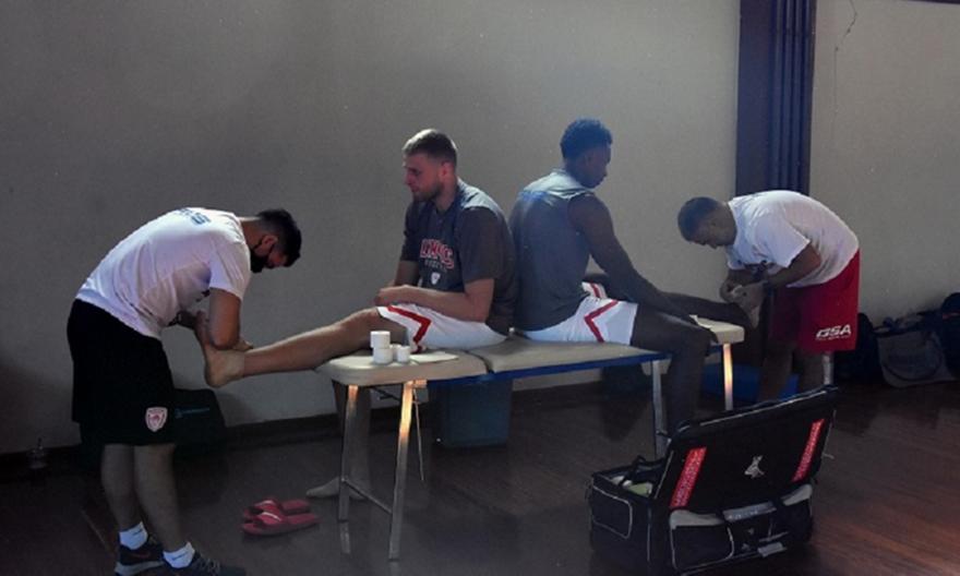 Αποχώρησε με διάστρεμμα από την προπόνηση του Ολυμπιακού ο Χαραλαμπόπουλος