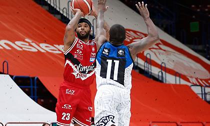 Έκανε το… καρέ με ορεξάτο Ντιλέινι η Αρμάνι!