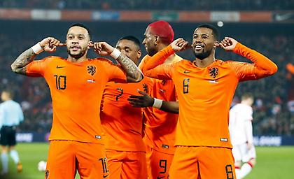 Τα βρήκε με Ντεπάι και Βαϊνάλντουμ η Μπαρτσελόνα