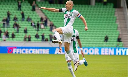 Ο Ρόμπεν είναι εδώ και σκοράρει! (video)