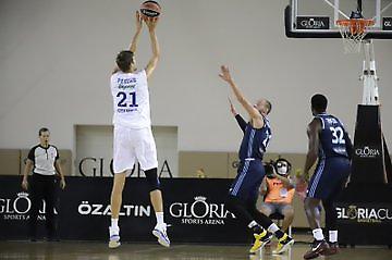 «Περίπατος» και πρώτη θέση για Εφές στο Gloria Cup