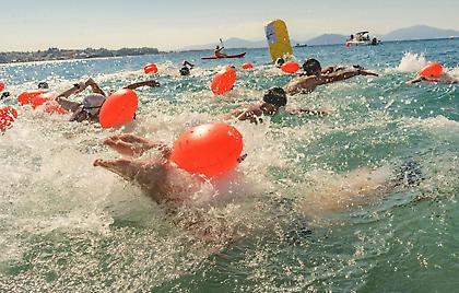 Ο Αυθεντικός Μαραθώνιος Κολύμβησης αναβίωσε 2.500 χρόνια μετά στο Αρτεμίσιο