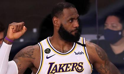 Πρώτος στις νίκες στα πλέι-οφ ο Λεμπρόν