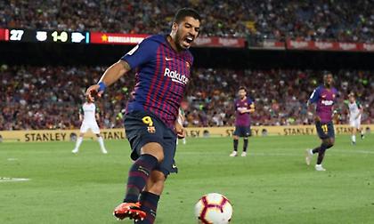 Εικόνα… παλαίμαχου στην προπόνηση της Μπαρτσελόνα ο Σουάρες (video)